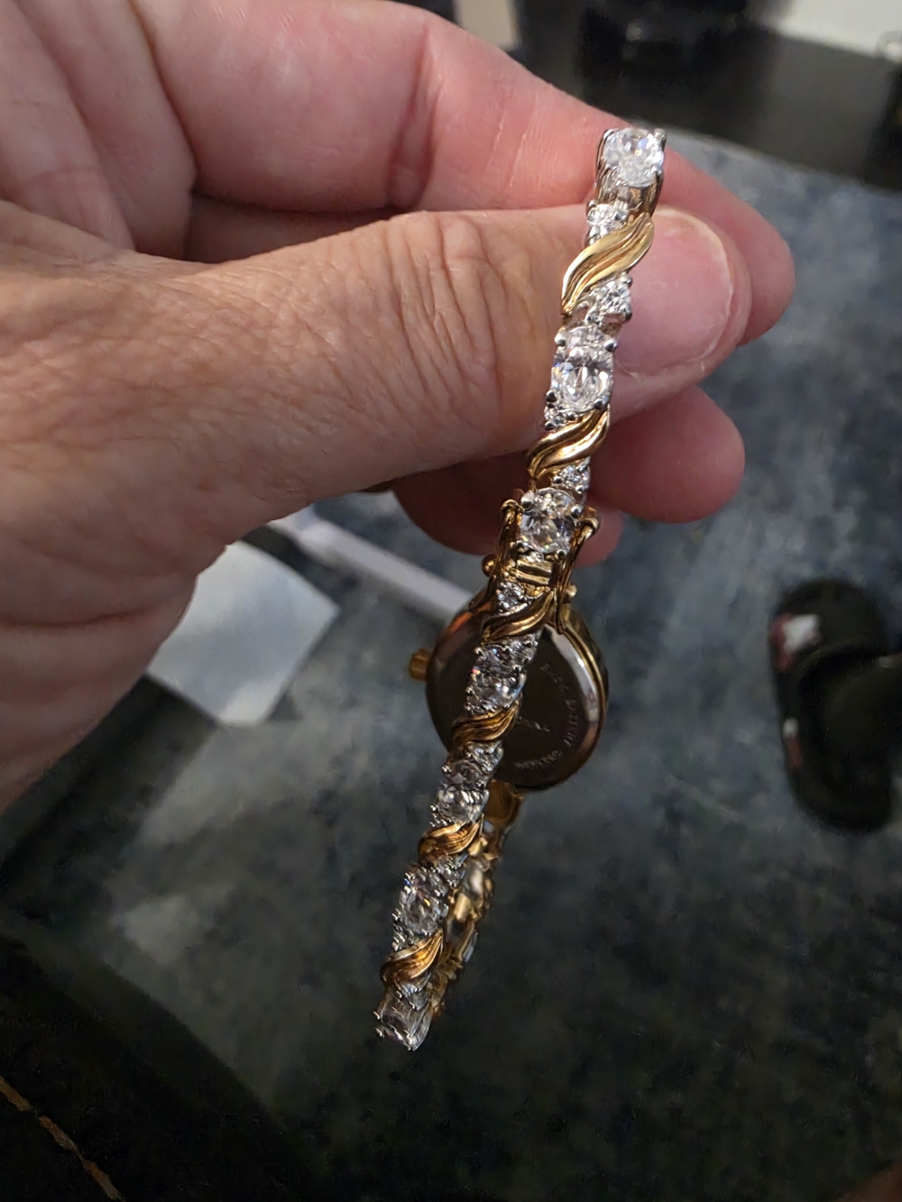 *Working*Elegant Gold-Tone Womens Quartz Bracelet Watchwith Mother of Pearl Dial - Picture 4 of 6